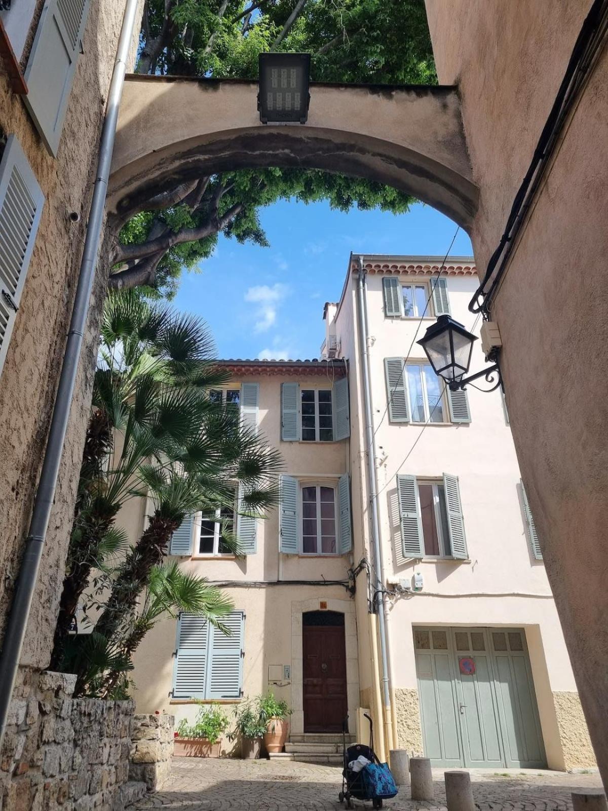 06An - Beautiful Apartment In The Heart Of Old Antibes Eksteriør bilde
